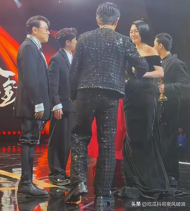 先表态自己是中国人后又隔空称赞大小SAG真人百家乐有点意思！吴宗宪复播(图4)