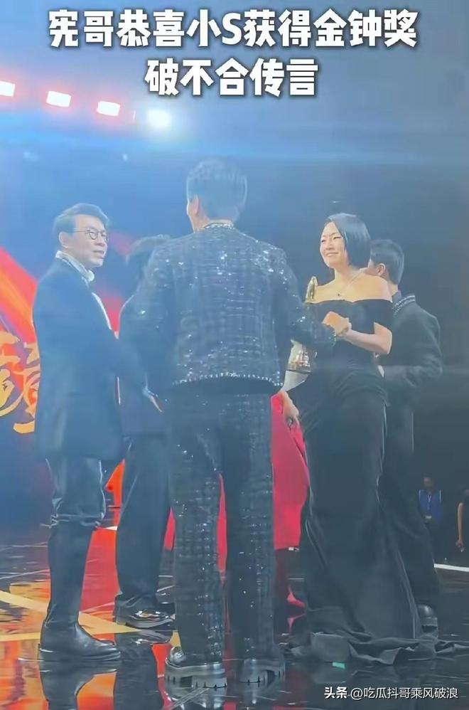 先表态自己是中国人后又隔空称赞大小SAG真人百家乐有点意思！吴宗宪复播(图11)