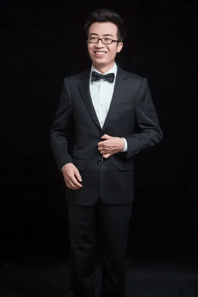 亿米哈游看好的90后要上市敲钟了AG真人百家乐卖成人卡片年入3(图3)